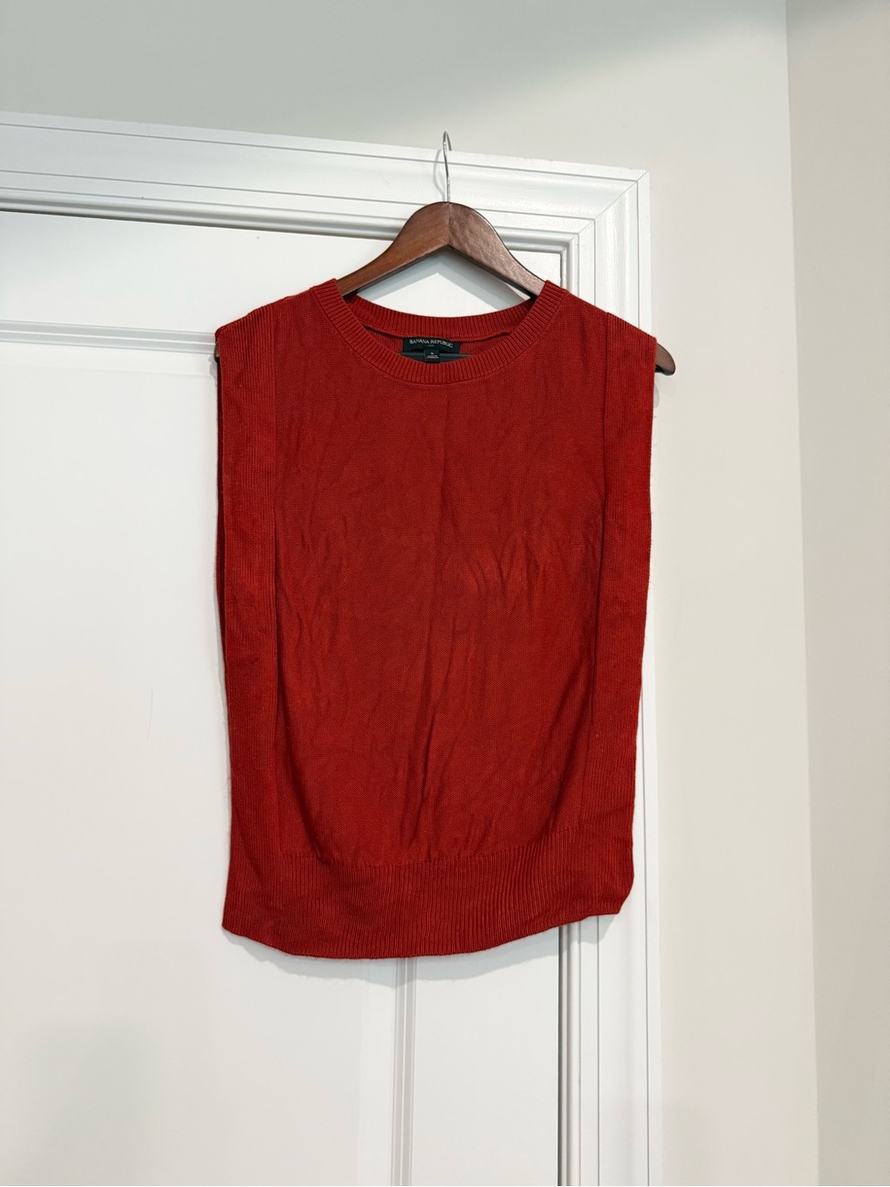 Banana Republic Red Sleeveless Knit Shell